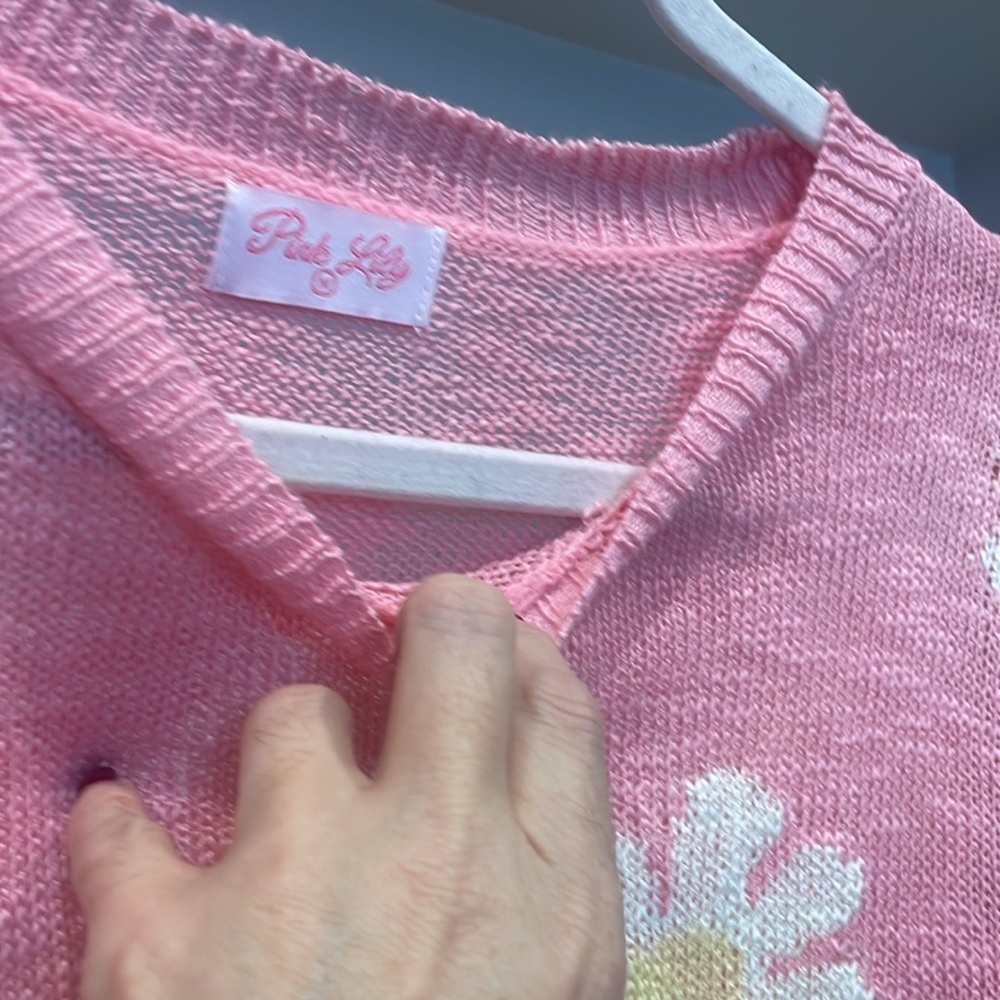 Pink and white daisy spring summer sweater. - Picture 3 of 4
